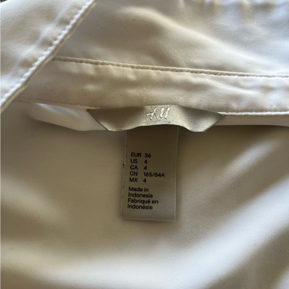 H&M button down blouse - Picture 3 of 3